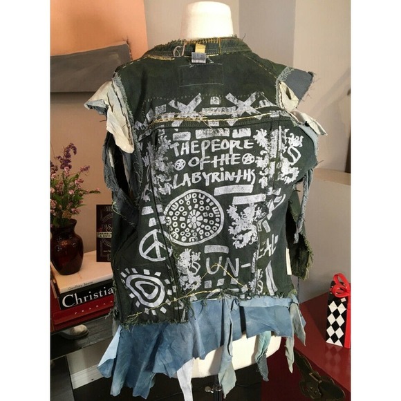 The People of the Labyrinths Olive drab Distressed Vest - Picture 11 of 12